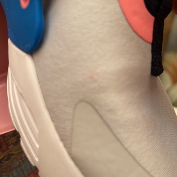 Authentic Nike huaraches, green, pink, blue, white gray color. Mint condition. - Picture 7 of 8